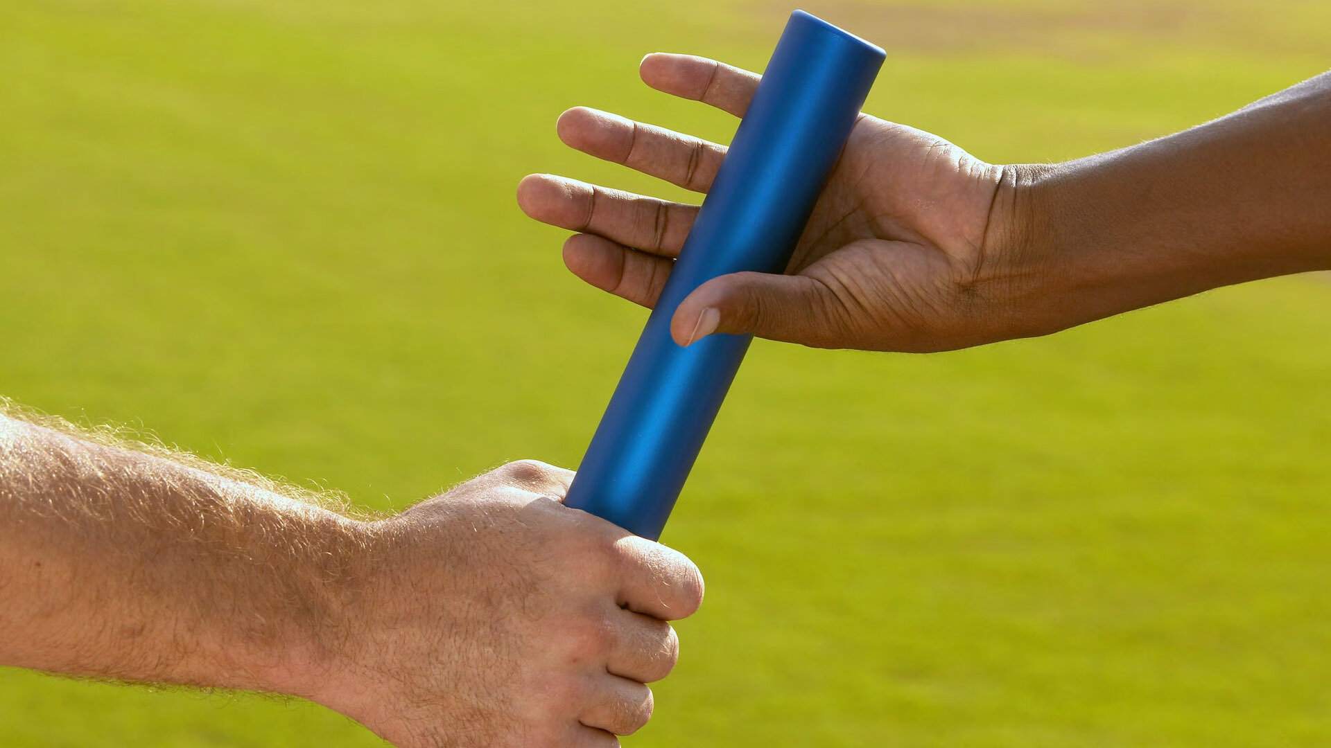 马刺击溃老鹰，霍勒迪末节制胜表现改写战局