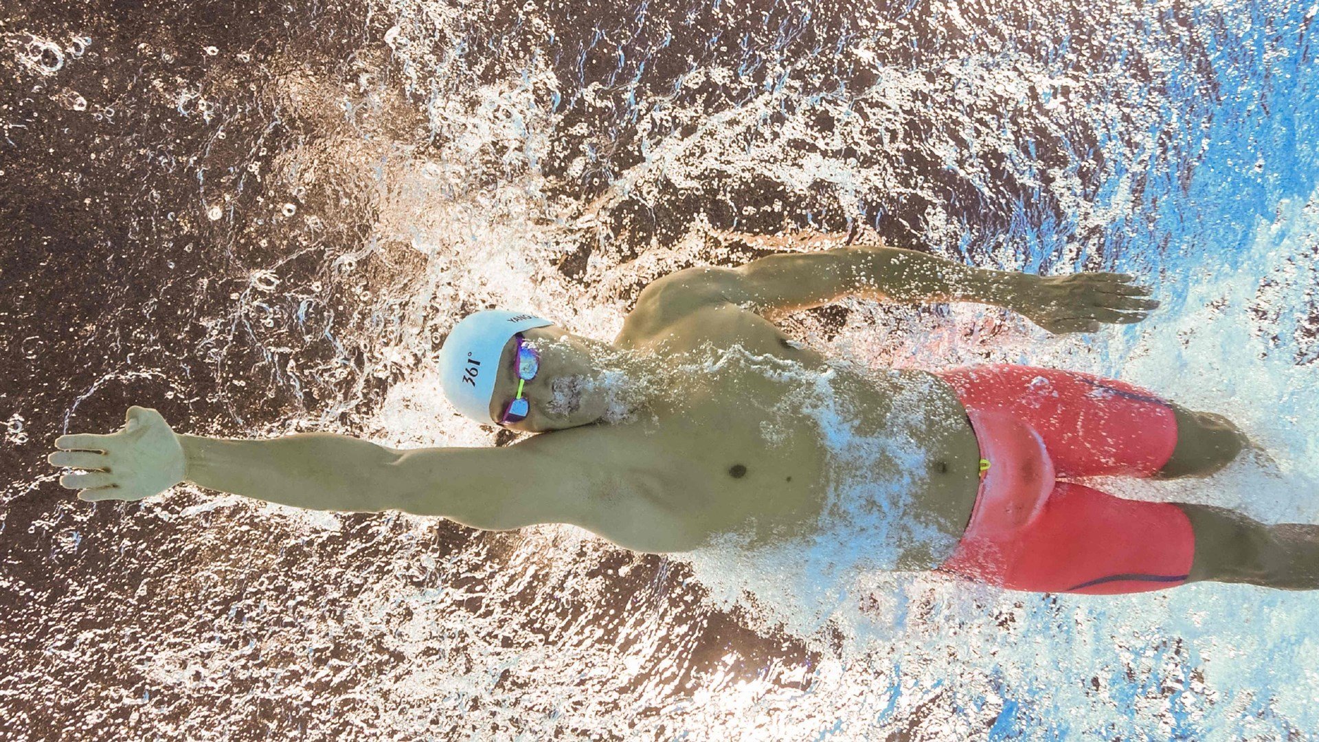 双线告捷,英格兰足球破韩流,樊振东乒乓刷新史